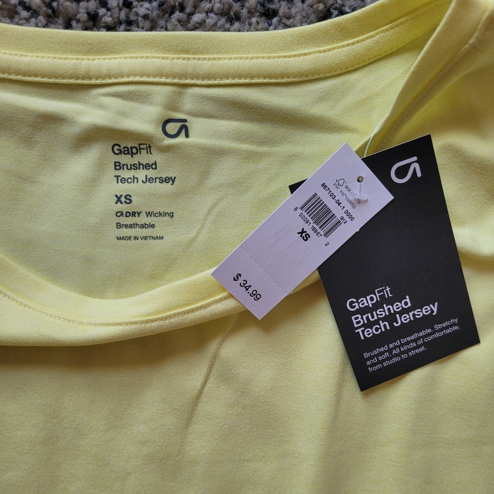 NWT GapFit Brushed Tech Jersey T-Shirt - Picture 5 of 7